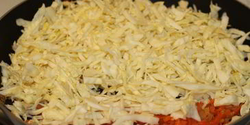 рулетики из свинины с тушеной капустой