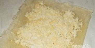 рулетики из теста фило с крабово-сырной начинкой