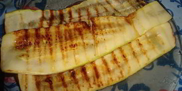 рулеты из кабачков с беконом и сыром