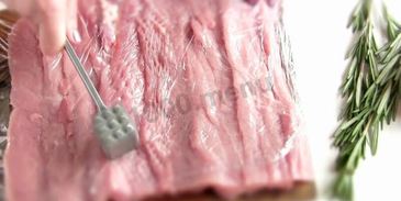 свиной рулет с клюквой