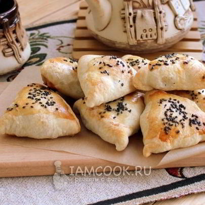 Самса из слоеного теста