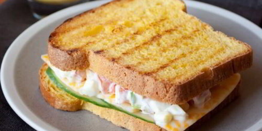 Рецепт ароматного сэндвича с яичныма салатома