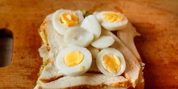 клаб-сэндвич с курицей и беконом