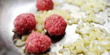 мини-сэндвичи с фрикадельками