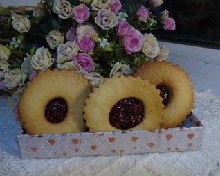 Мини-сэндвичи с малиновым конфитюром