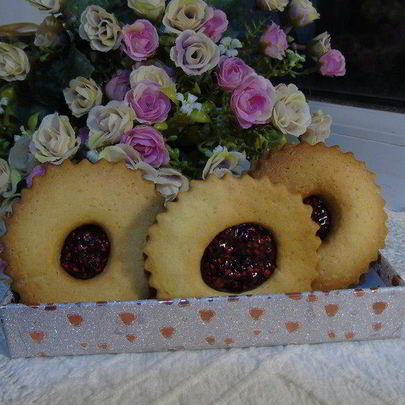 Мини-сэндвичи с малиновым конфитюром