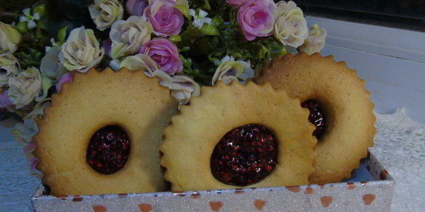 Рецепт мини-сэндвичей с малиновым конфитюром