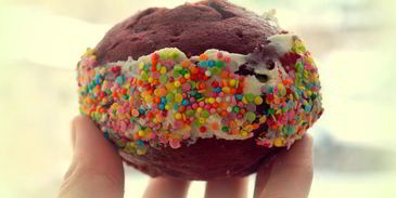 шоколадные сэндвичи с творожным кремом