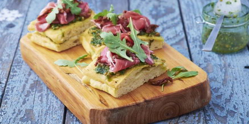 Рецепт сэндвича из домашней фокаччи с ветчиной