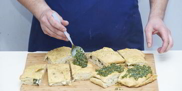 сэндвич из домашней фокаччи с ветчиной