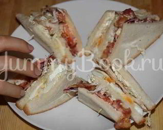 Сэндвич с беконом и салатом