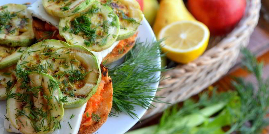 Рецепт сэндвича с брынзоя и овощами