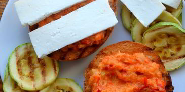 сэндвич с брынзой и овощами