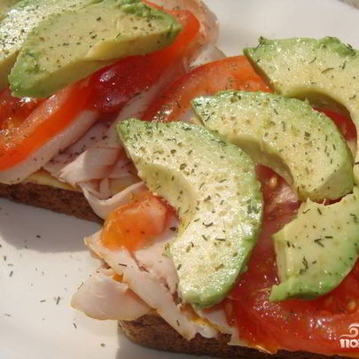 Сэндвич с индейкой и авокадо