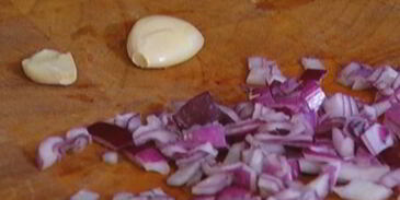 сэндвич с индейкой, изюмом и оливками