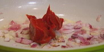 сэндвич с индейкой, изюмом и оливками