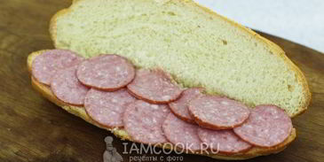 сэндвич с колбасой