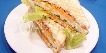 сэндвич с копченой курицей