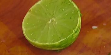 сэндвич с курицей карри, радиккио и базиликом