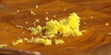 сэндвич с курицей карри, радиккио и базиликом