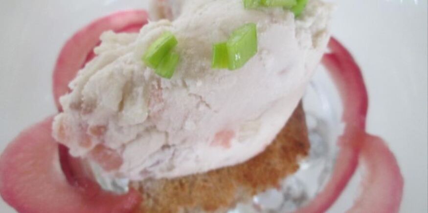 Рецепт сэндвича с мороженым из сельди и маринованным луком