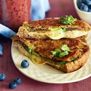 Рецепт Сэндвича с сыром, авокадо и гранатом