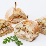 Рецепт Сэндвича с тунцом, овощами и соусом чили