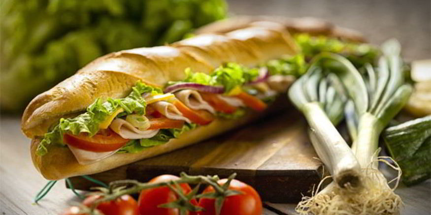 Рецепт сэндвича с ветчиной, сыром и помидорами