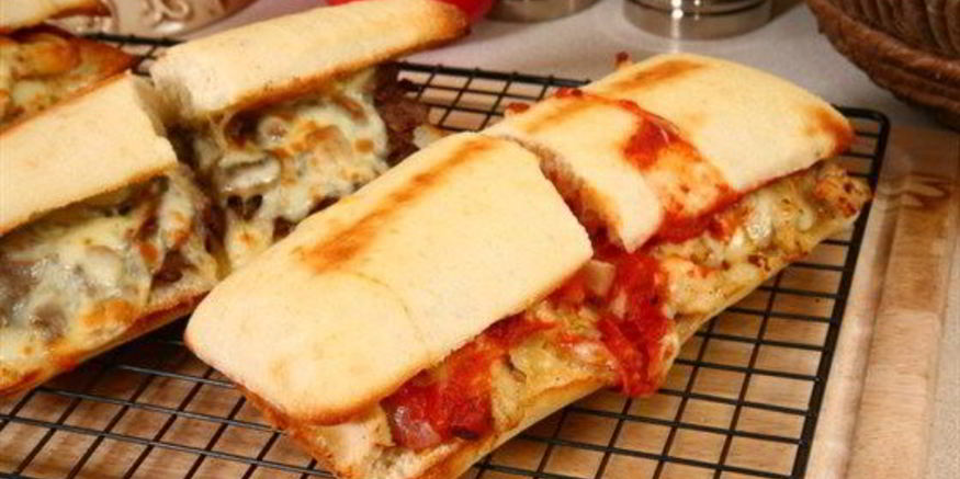 Рецепт сэндвичей на гриле с говядиной, ветчиной и сыром