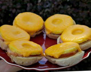 Сэндвичи с ананасом и ветчиной