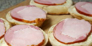 сэндвичи с ананасом и ветчиной