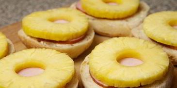 сэндвичи с ананасом и ветчиной