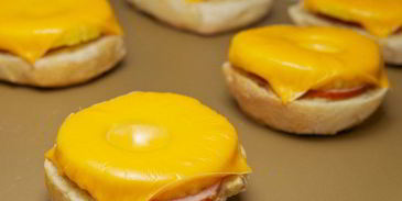 сэндвичи с ананасом и ветчиной