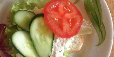 сэндвичи с овощами и мягким сыром