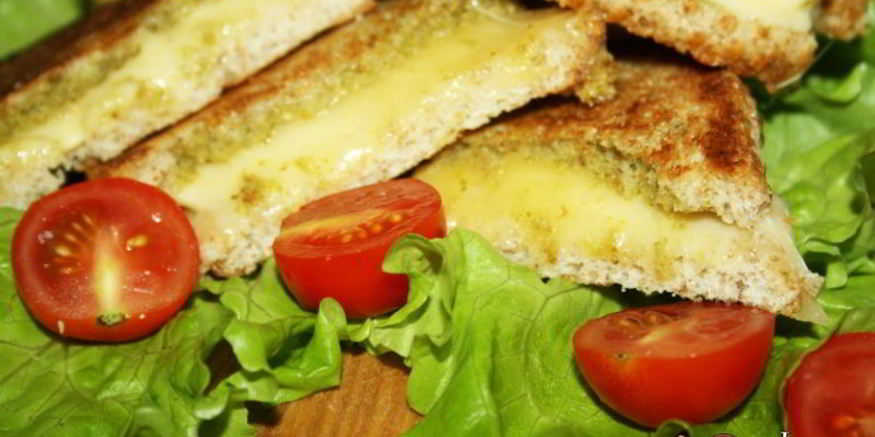 Рецепт сэндвичей с сыром и соусом песто