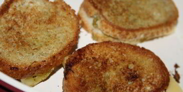 сэндвичи с сыром и соусом песто