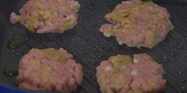 сэндвичи со свиными котлетками и яблоками