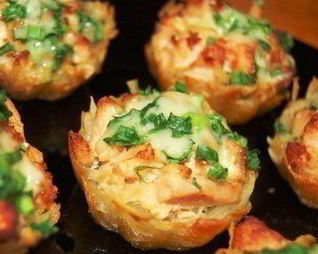 Тарталетки из картофеля под чесночным соусом
