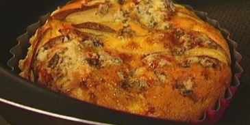 тарталетки из слоеного теста с грушей и голубым сыром