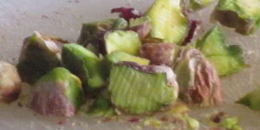 тарталетки с абрикосами, творожным кремом и фисташками