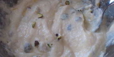 тарталетки с абрикосами, творожным кремом и фисташками