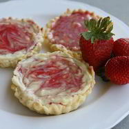 Рецепт Тарталеток с белым шоколадом и клубникой