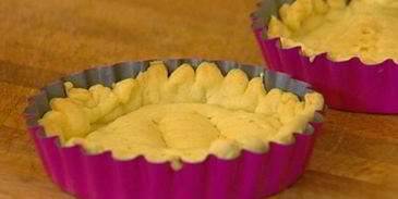 тарталетки с белым шоколадом и клубникой