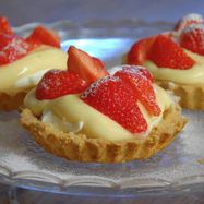 Рецепт Тарталеток с двойным кремом и клубникой