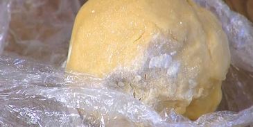 тарталетки с двойным кремом и клубникой