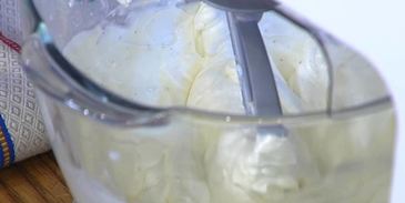 тарталетки с двойным кремом и клубникой