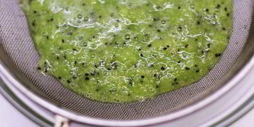 тарталетки с киви и клубникой