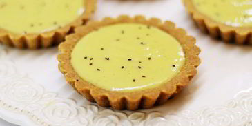 тарталетки с киви и клубникой