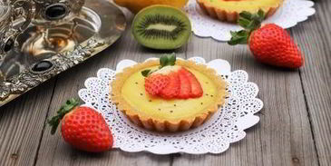 тарталетки с киви и клубникой