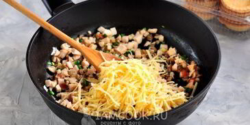 тарталетки с копченой курицей и грибами